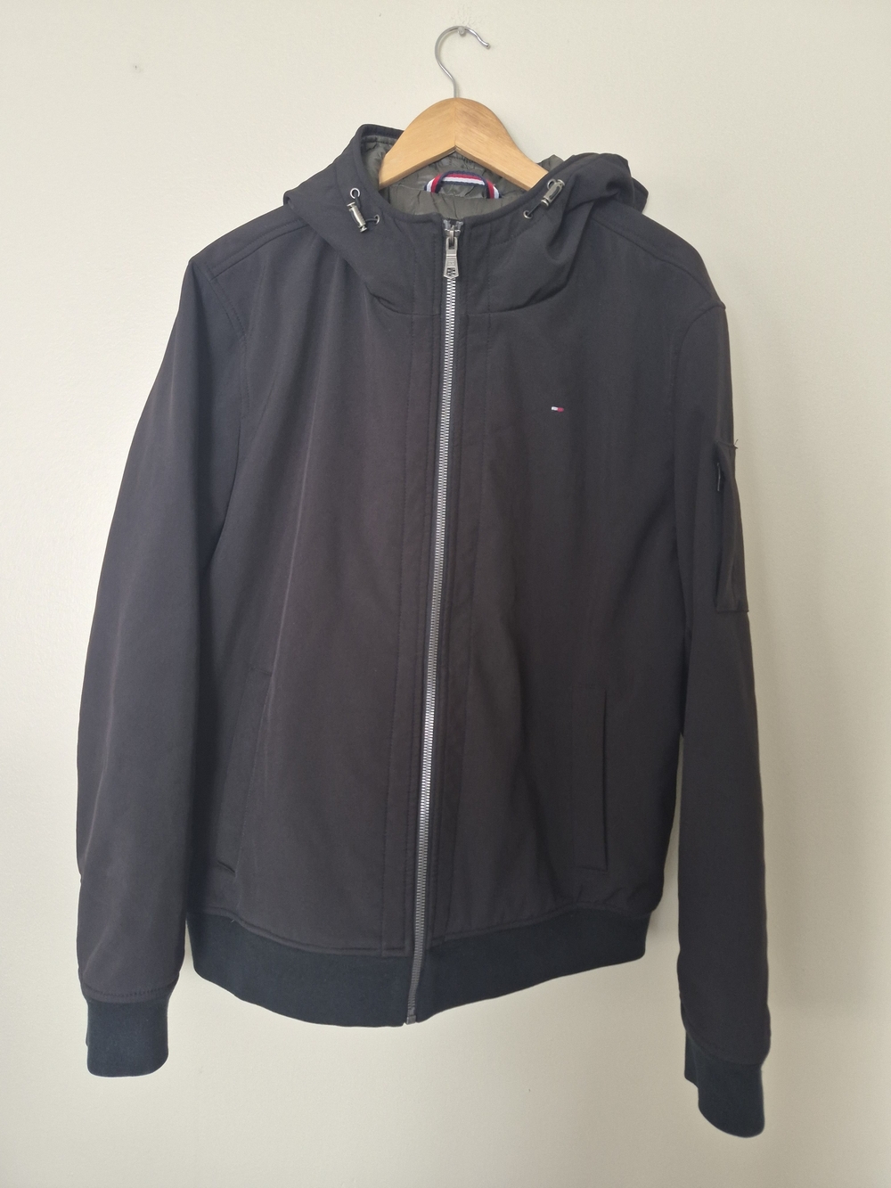 Tommy Hilfiger Men’s Large Black Hooded Softshell Jacket Full Zip